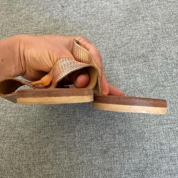 Joie A La Plage Nice Metallic Embossed Leather Thong Sandals in Rose Gold, 10 - Picture 8 of 11